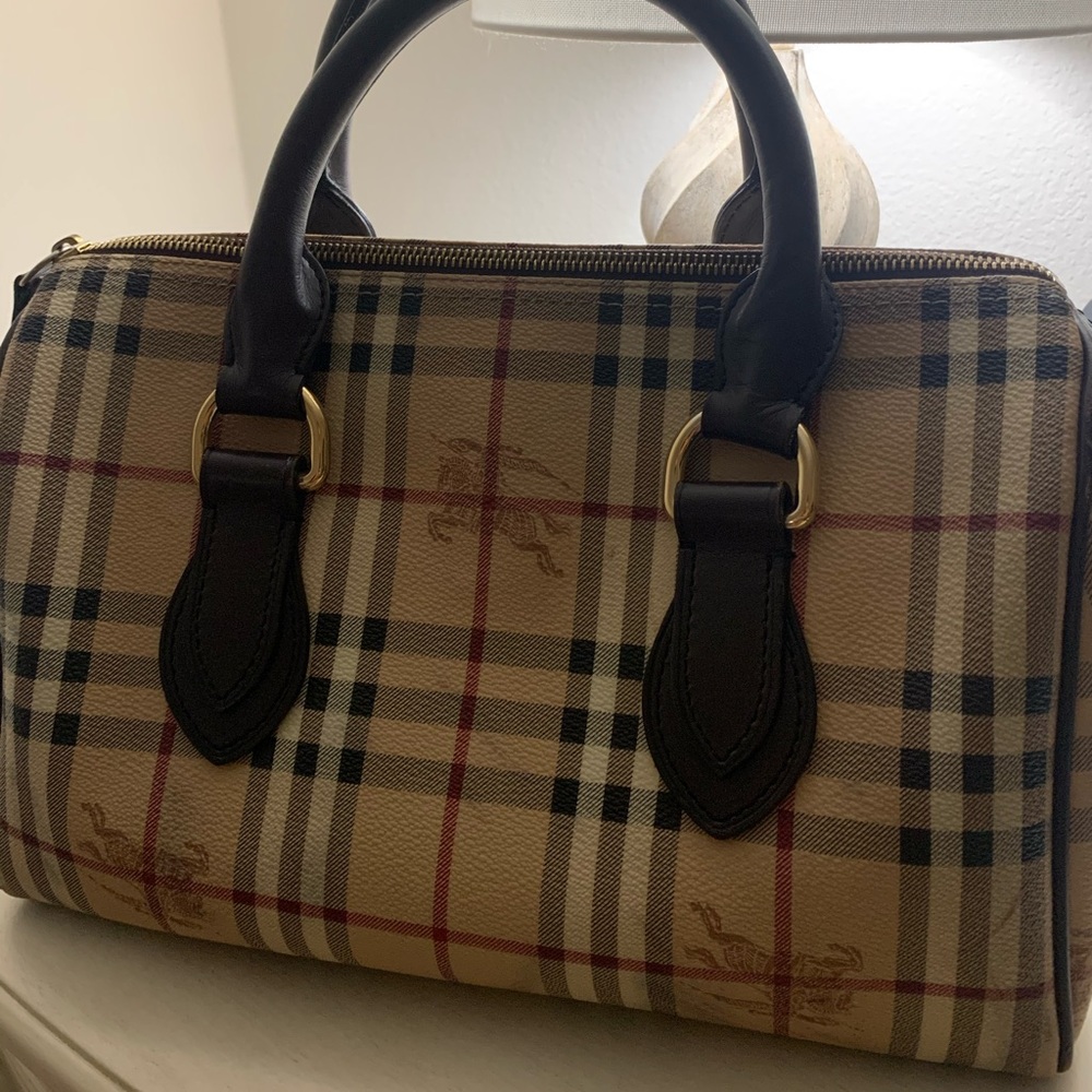 Burberry Boston bag 100% authentic .
